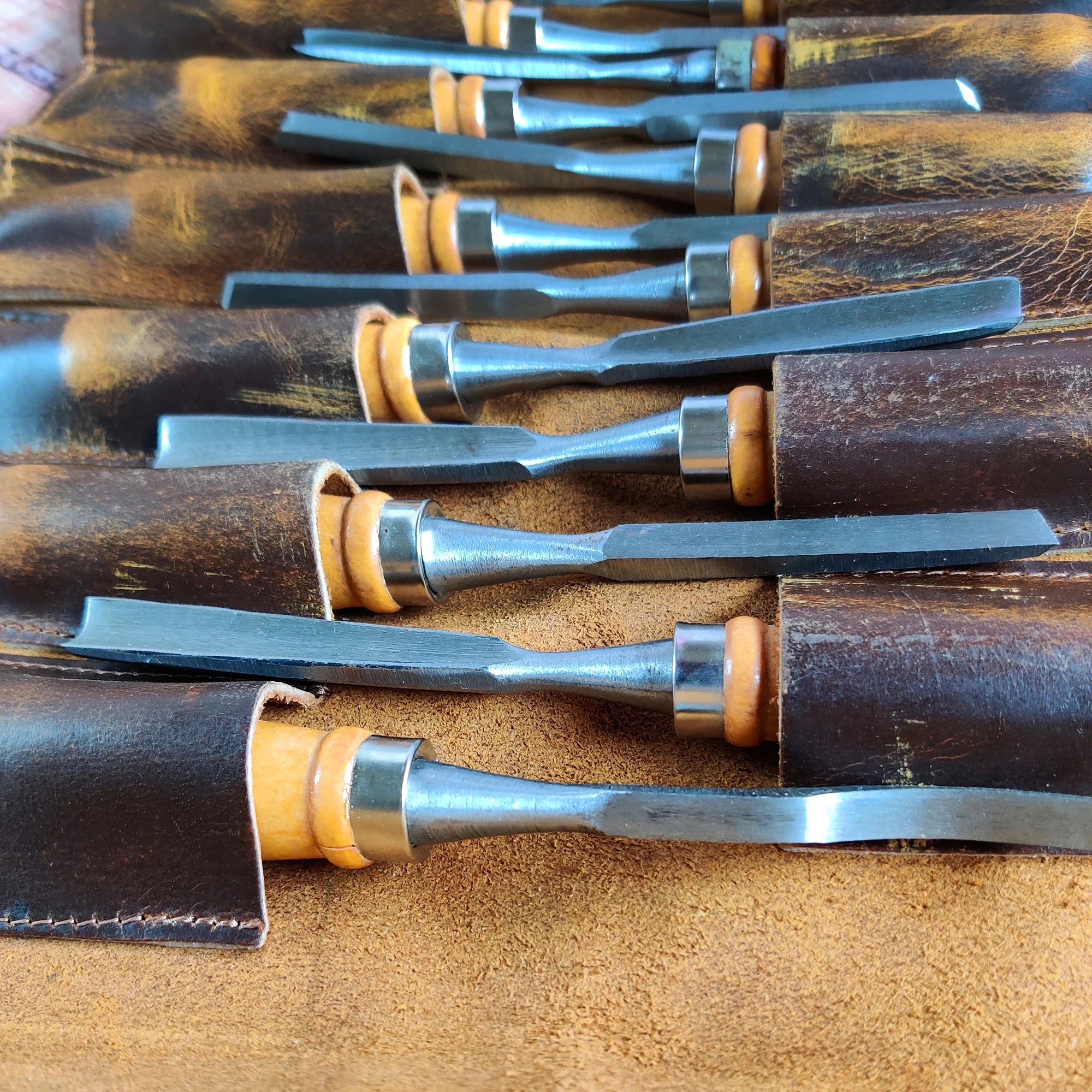 leather chisel wrap