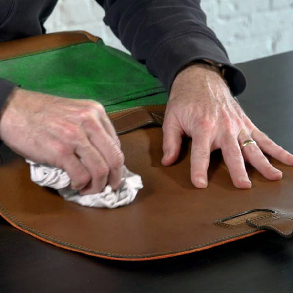 How to clean your leather bag: Tips & Tricks to take care of it