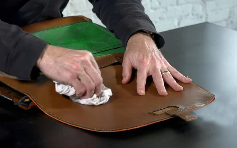 How to clean your leather bag: Tips & Tricks to take care of it