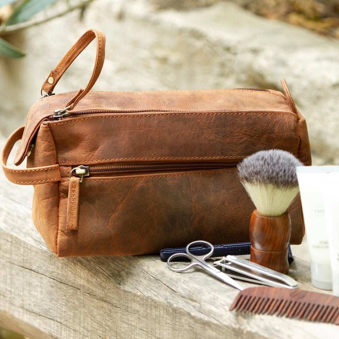 Men's top grooming bag